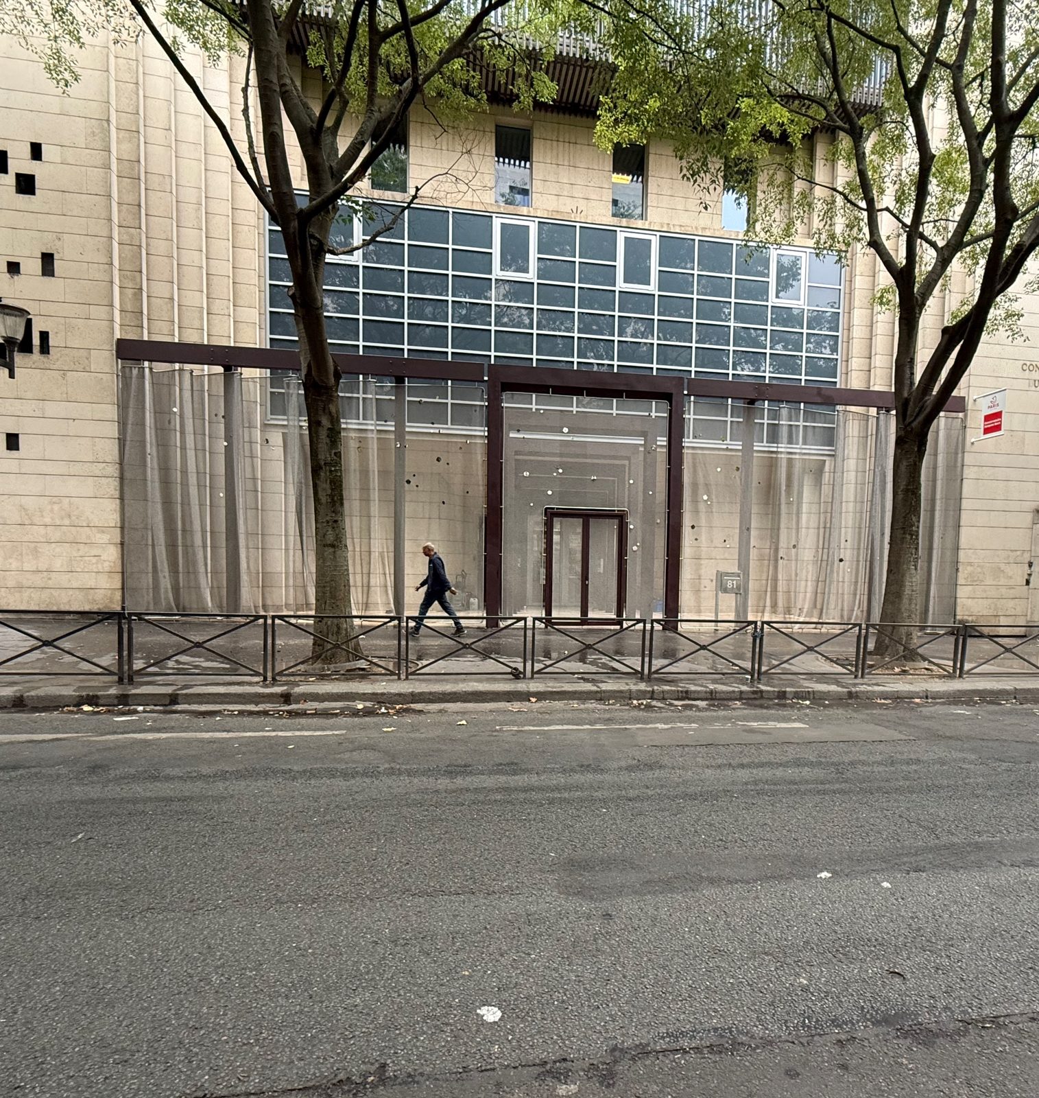 Entrée du conservatoire Jacques-Ibert, vue 1